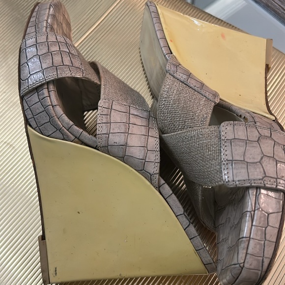 Stylish Women's Wedge Sandals - Picture 2 of 2